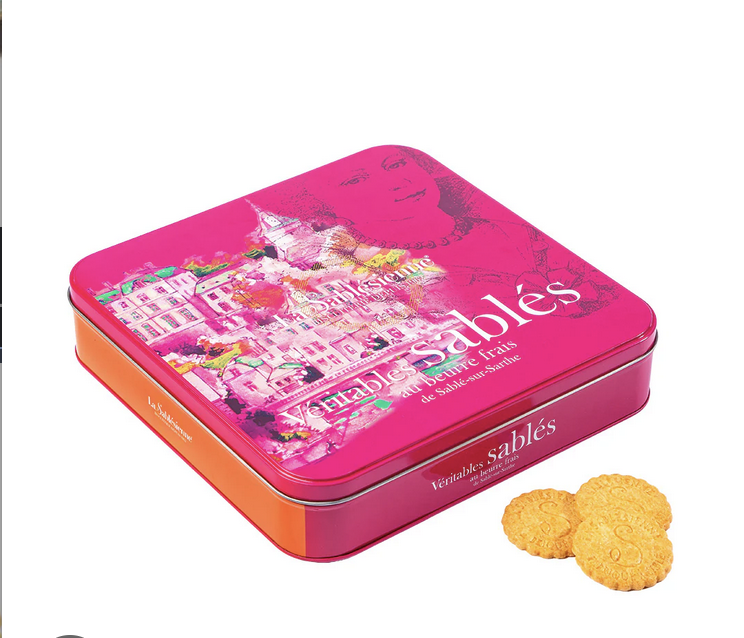 La boite de gateau de la biscuiterie La Sablésienne à Sablé-sur-Sarthes